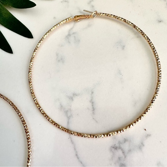 2/$30🌵 Gold Tone Large Hoop Textured Earrings Delicate Jewelry Gift Boho NEW - Picture 6 of 8